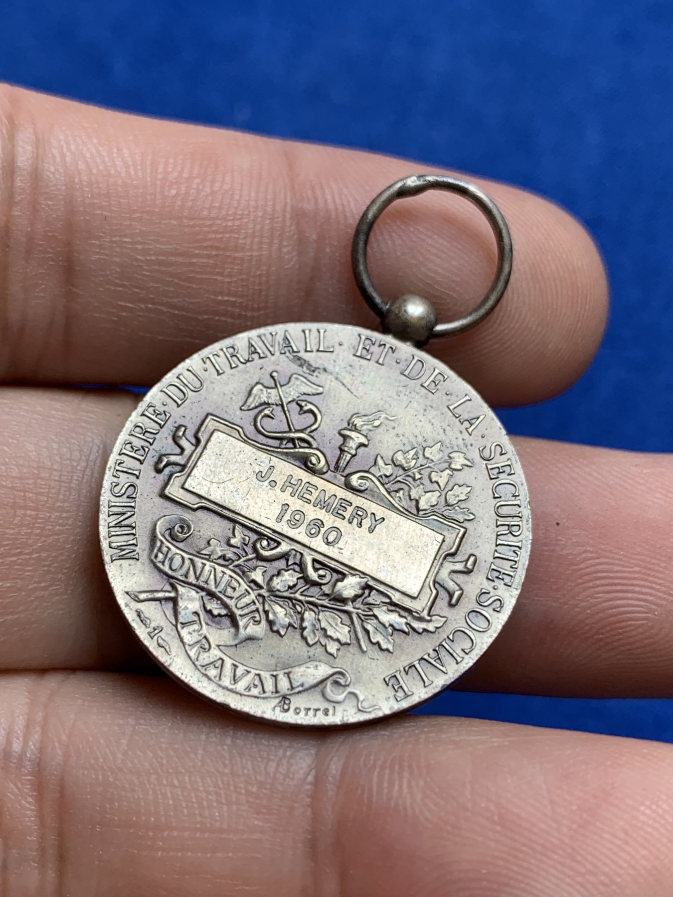 《竞宝斋》第196场-周日，周一 2场 (全场包邮) 2枚一组 法国劳动荣誉奖章，950银，发给工作20年的人员+1931年乔治五世香港一仙