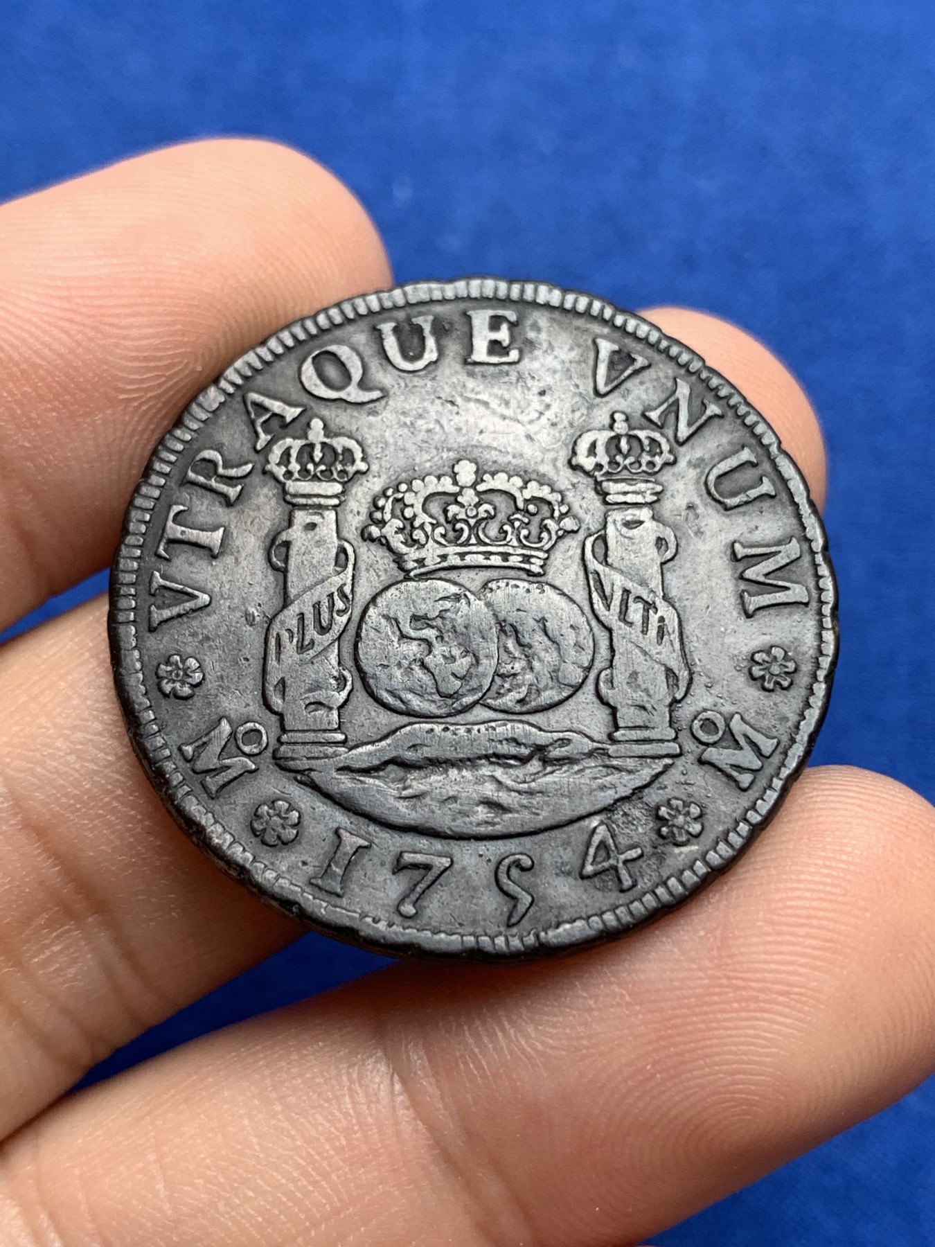 《竞宝斋》第196场-周日，周一 2场 (全场包邮) 西属墨西哥费迪南六世1754年4R地球双柱银币 非常漂亮的郁金香边铭 状态也好