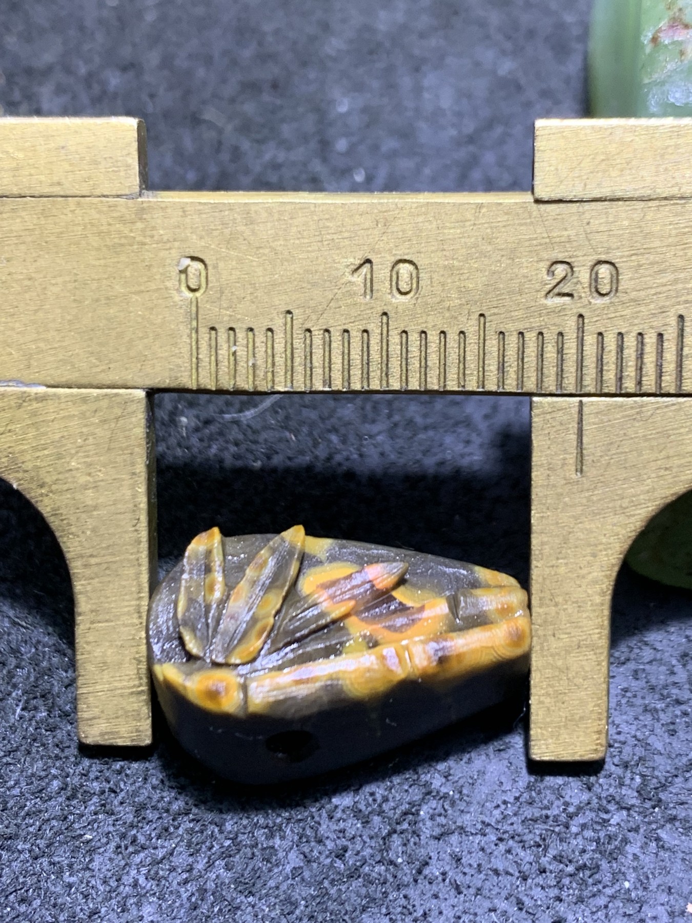 精美亚光战国红玛瑙手工俏色巧雕竹一体佛头三通一个，