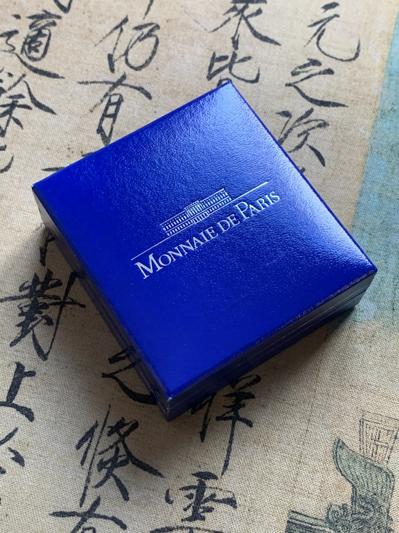 《竞宝斋》第196场-周日，周一 2场 (全场包邮) 2006年法国雷诺赛车百年精制银币 盒证齐全