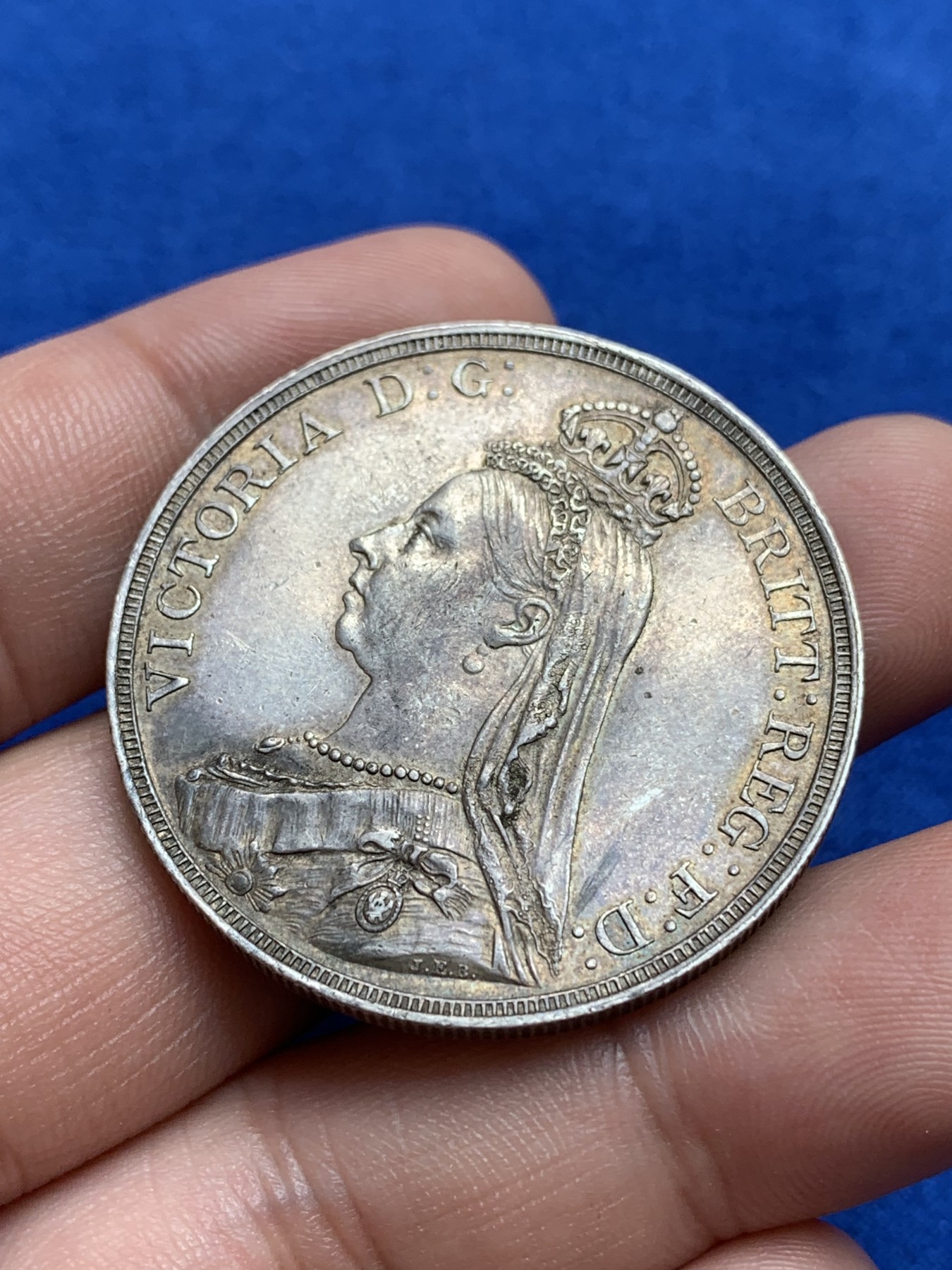 《竞宝斋》第196场-周日，周一 2场 (全场包邮) 2枚一组 英国 维多利亚 高冠马剑银币 细节清晰 状态好