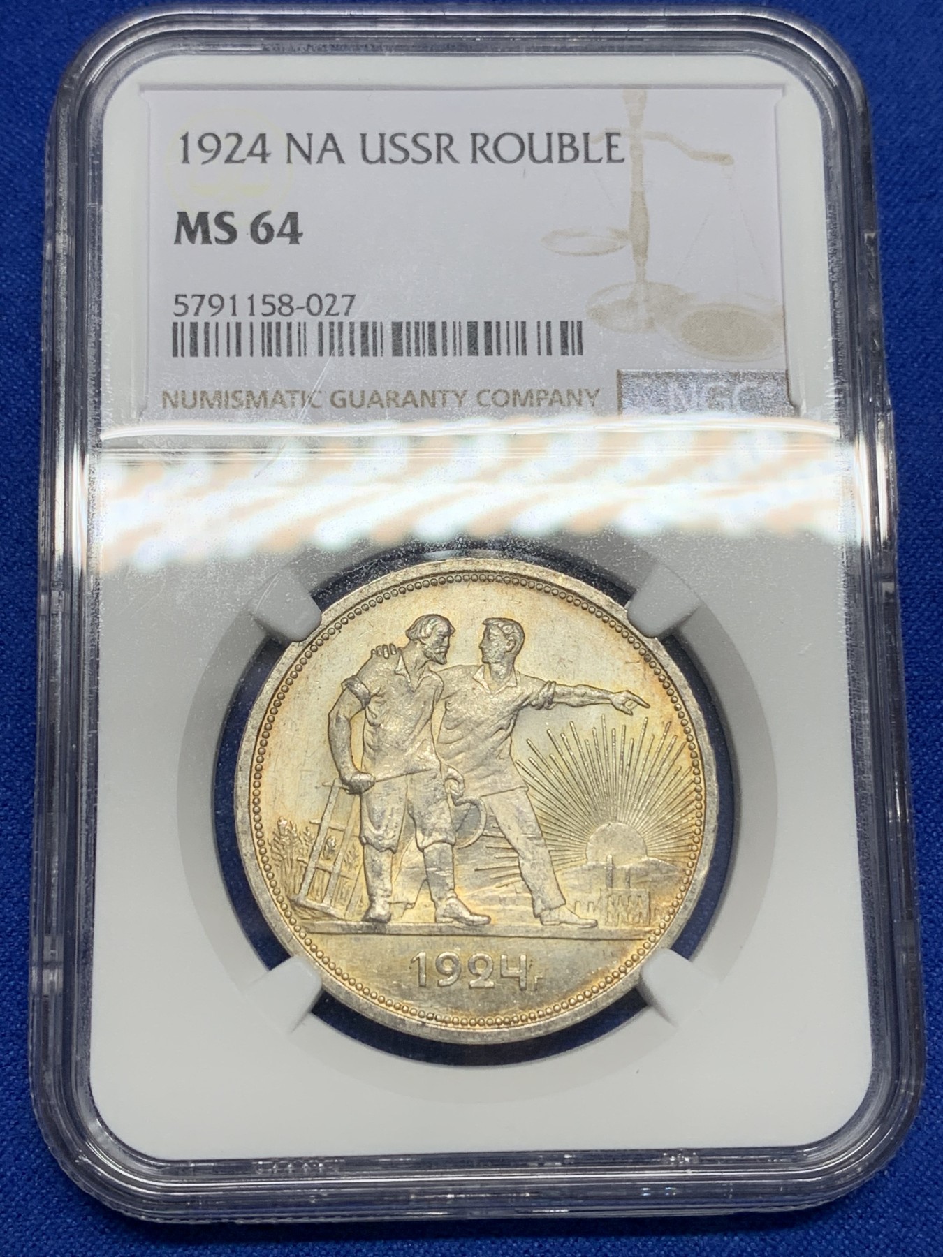 《竞宝斋》第196场-周日，周一 2场 (全场包邮) NGC-MS64 苏联1924年指路卢布银币，淡黄色包浆，铸造深俊。背面一圈“全世界无产阶级联合起来”，经典品种。