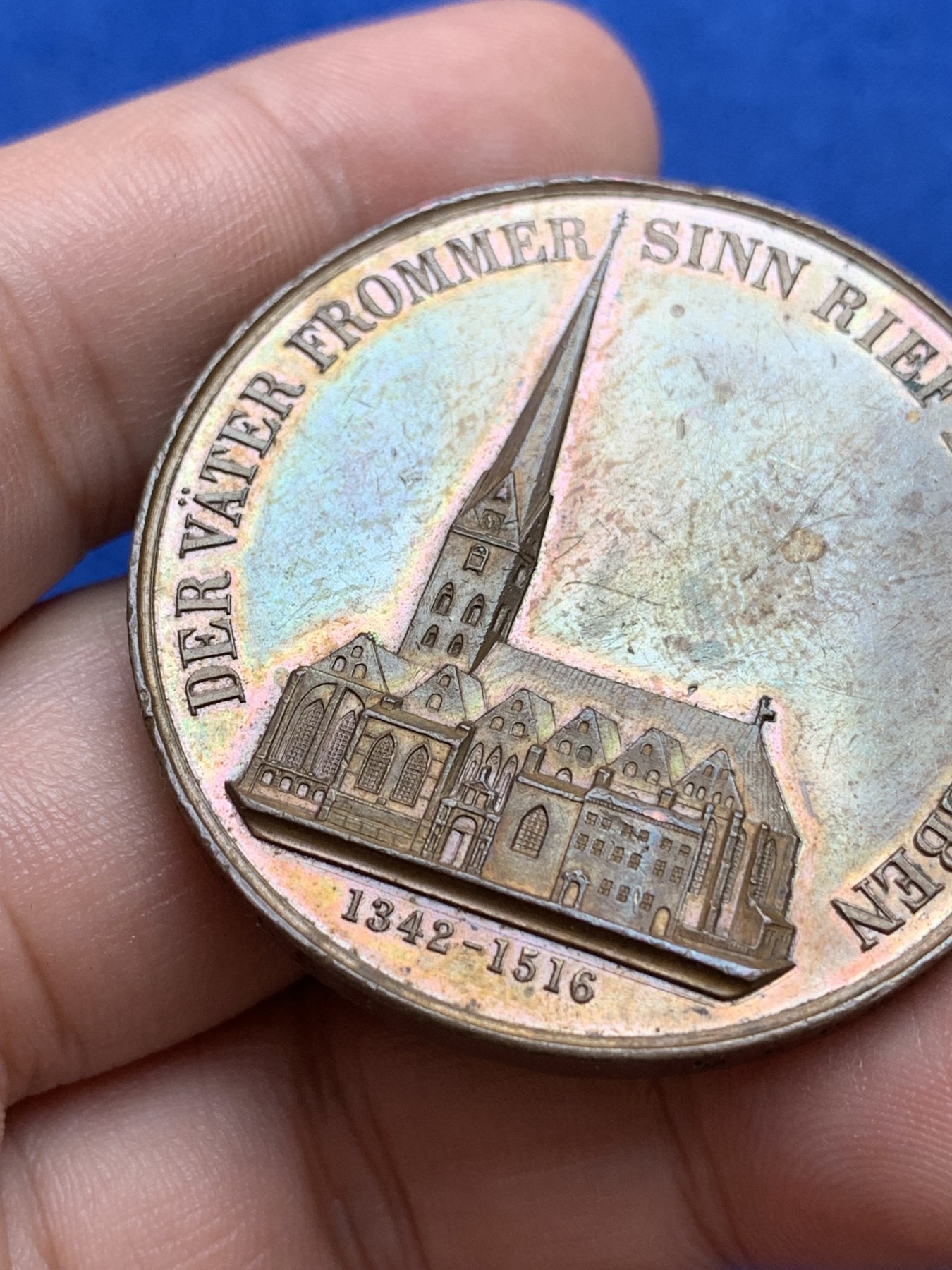 《竞宝斋》第196场-周日，周一 2场 (全场包邮) 1842年德国汉堡圣尼古拉教堂重建纪念章，直径44mm，重量45g。