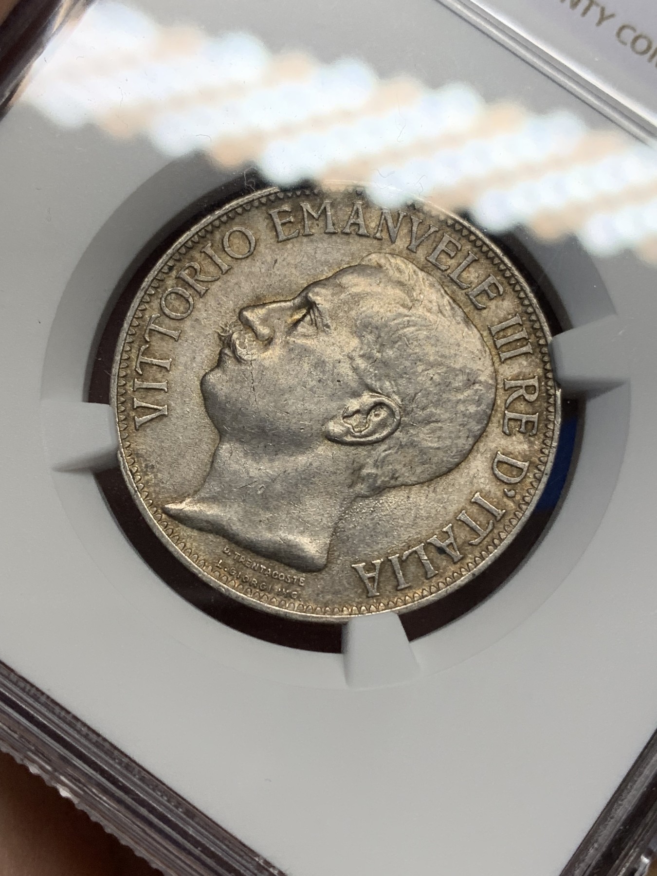 《竞宝斋》第196场-周日，周一 2场 (全场包邮) NGC MS62 意大利1911建国50周年2里拉银币，这个品种的MS还是比较少的，值得收藏。