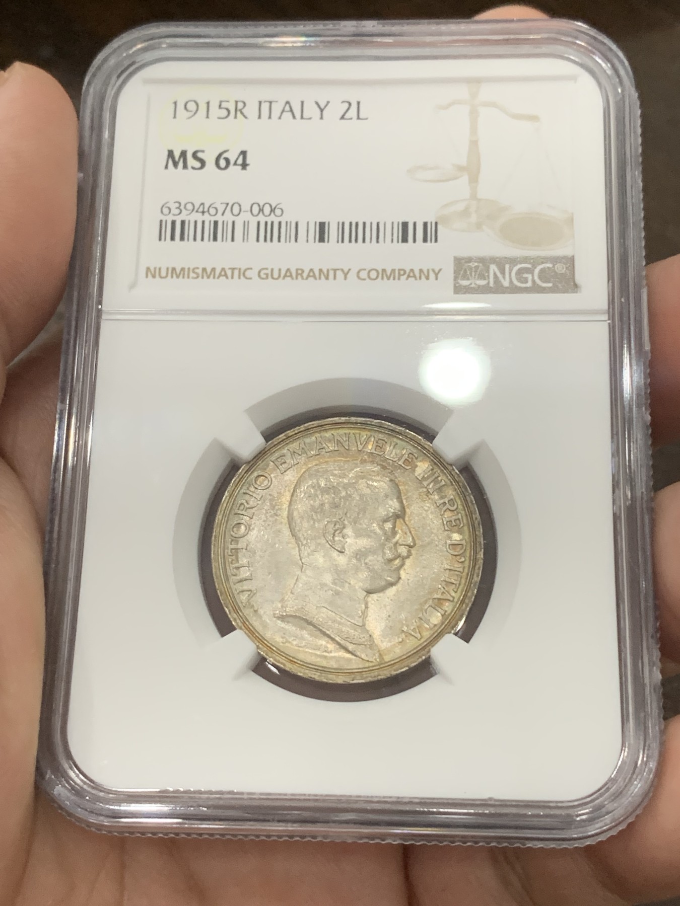 《竞宝斋》第196场-周日，周一 2场 (全场包邮) NGC MS64 意大利1915年战车女神2里拉银币，双面五彩包浆，底板丝滑，高分小马车能有这样的包浆也不多见。