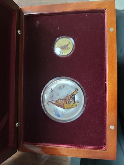 燕姐换藏第58拍 中国2010年虎年纪念金银章