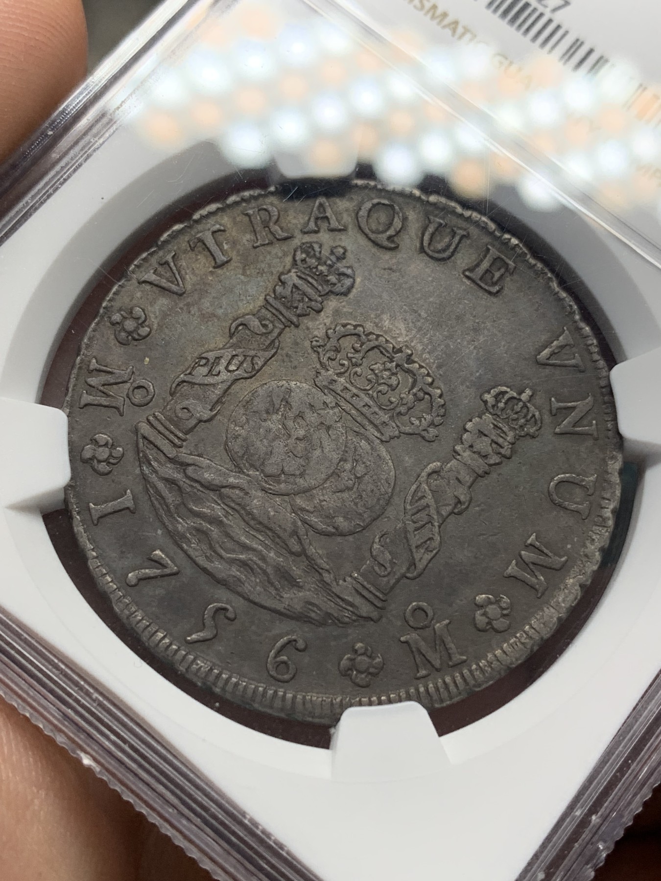 《竞宝斋》第196场-周日，周一 2场 (全场包邮) NGC-AU53 西属墨西哥1756年费六地球双柱银币 中期地球好品少见 全黑包浆的地球双柱更是少见！