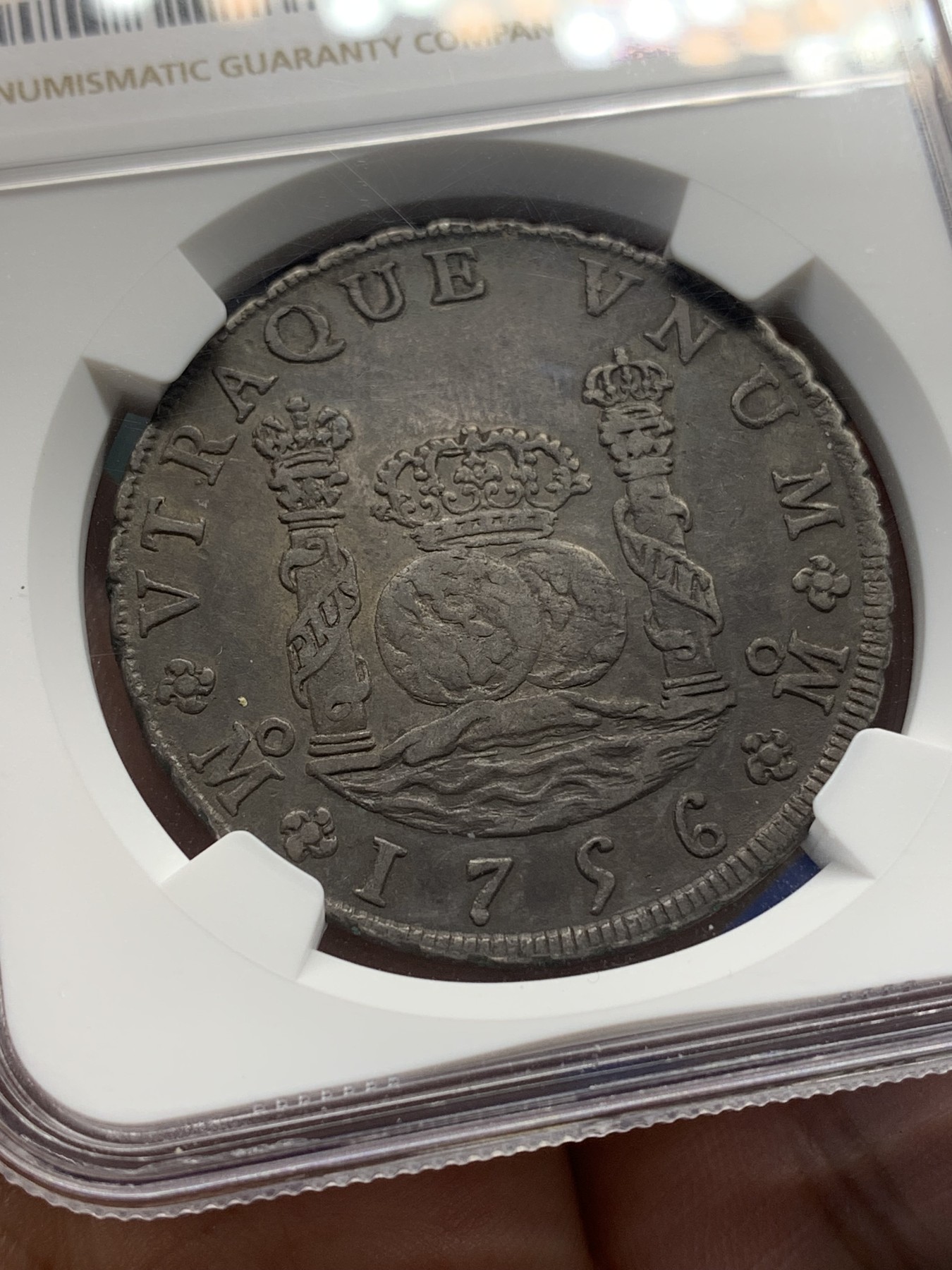 《竞宝斋》第196场-周日，周一 2场 (全场包邮) NGC-AU53 西属墨西哥1756年费六地球双柱银币 中期地球好品少见 全黑包浆的地球双柱更是少见！