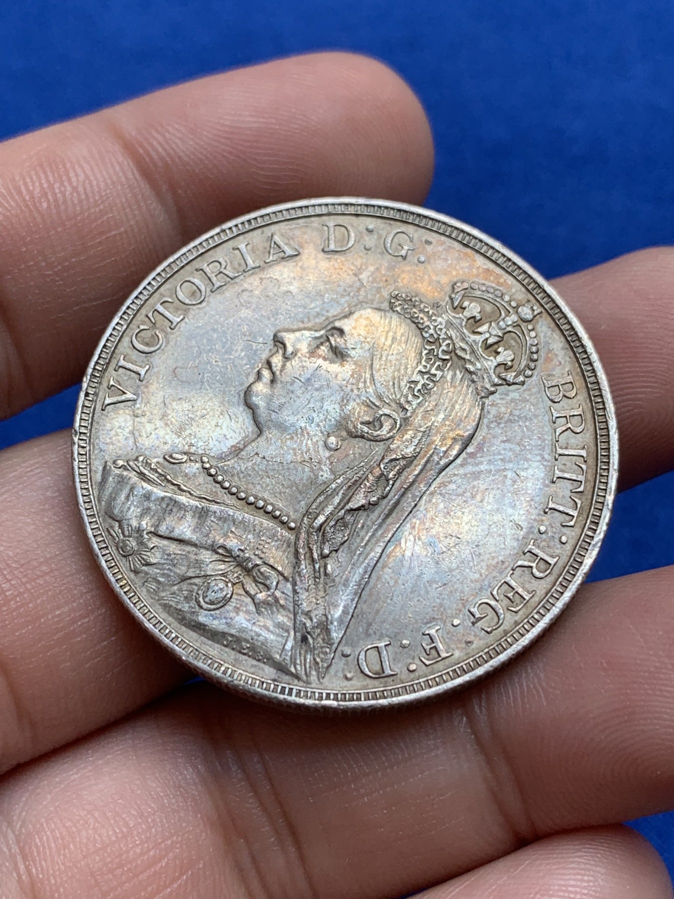 《竞宝斋》第196场-周日，周一 2场 (全场包邮) 2枚一组 英国 维多利亚 高冠马剑银币 细节清晰 状态好