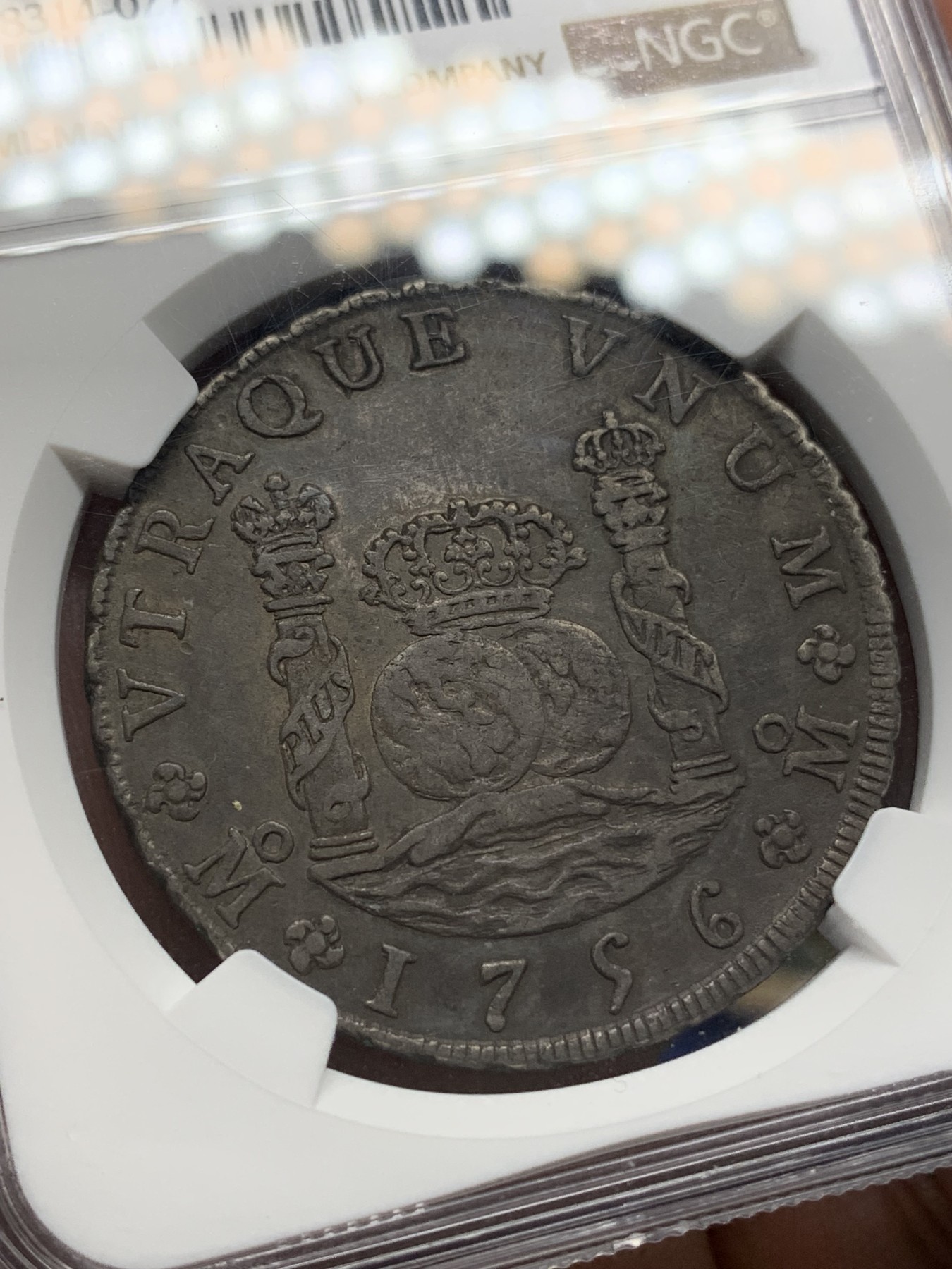 《竞宝斋》第196场-周日，周一 2场 (全场包邮) NGC-AU53 西属墨西哥1756年费六地球双柱银币 中期地球好品少见 全黑包浆的地球双柱更是少见！