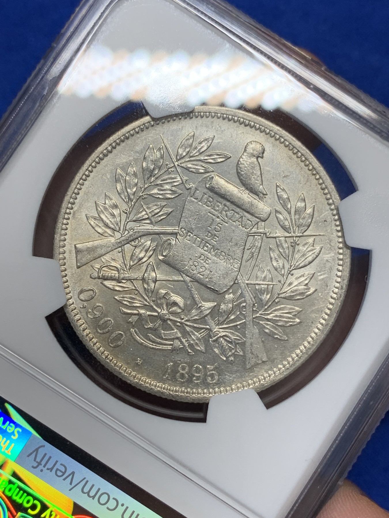 《竞宝斋》第196场-周日，周一 2场 (全场包邮) NGC-UNCD 危地马拉1895年1比索银币 高光品 可重评
