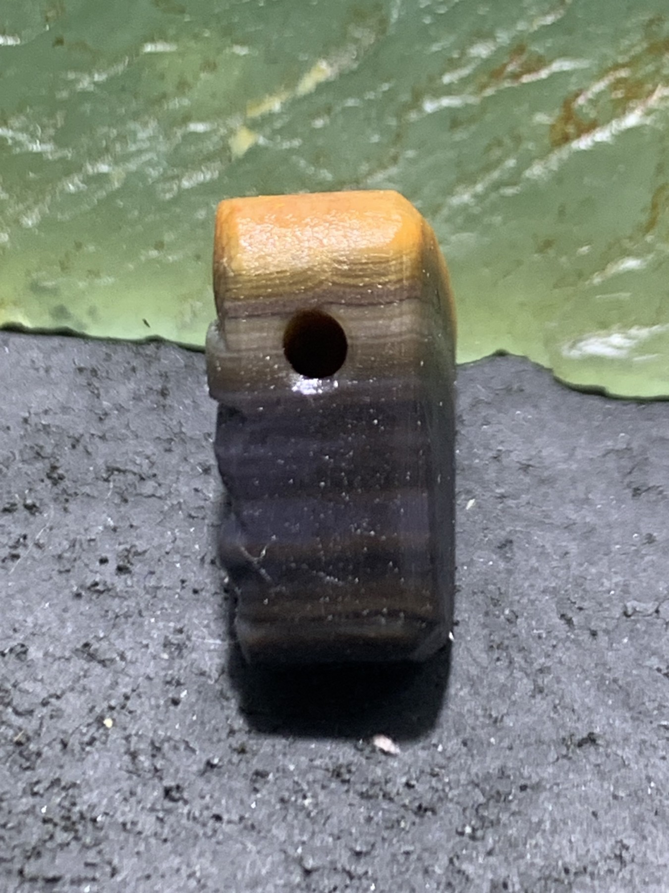 精美亚光战国红玛瑙手工俏色巧雕小财主一体佛头三通一个，