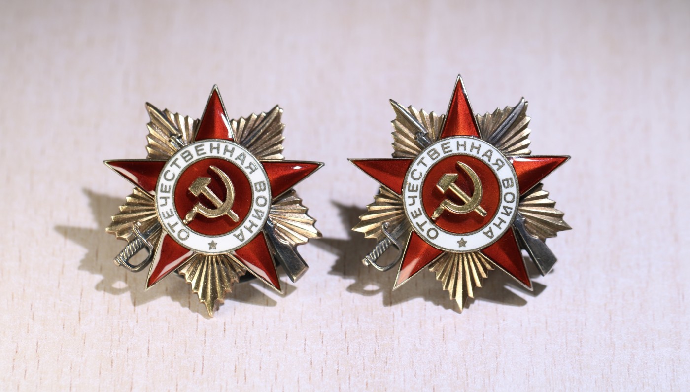 大猫徽章拍卖232期 苏联43一卫一对 同一人获得 档案齐全 银轮