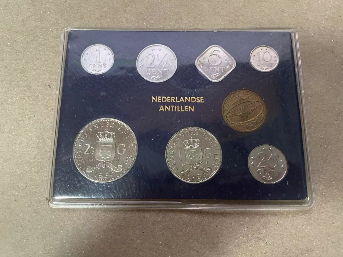 【Blue Auction】✨世界纸币精拍第370期——莫总专场XXIX 【一组2盒】荷属安的列斯、爱尔兰全套硬币一组 