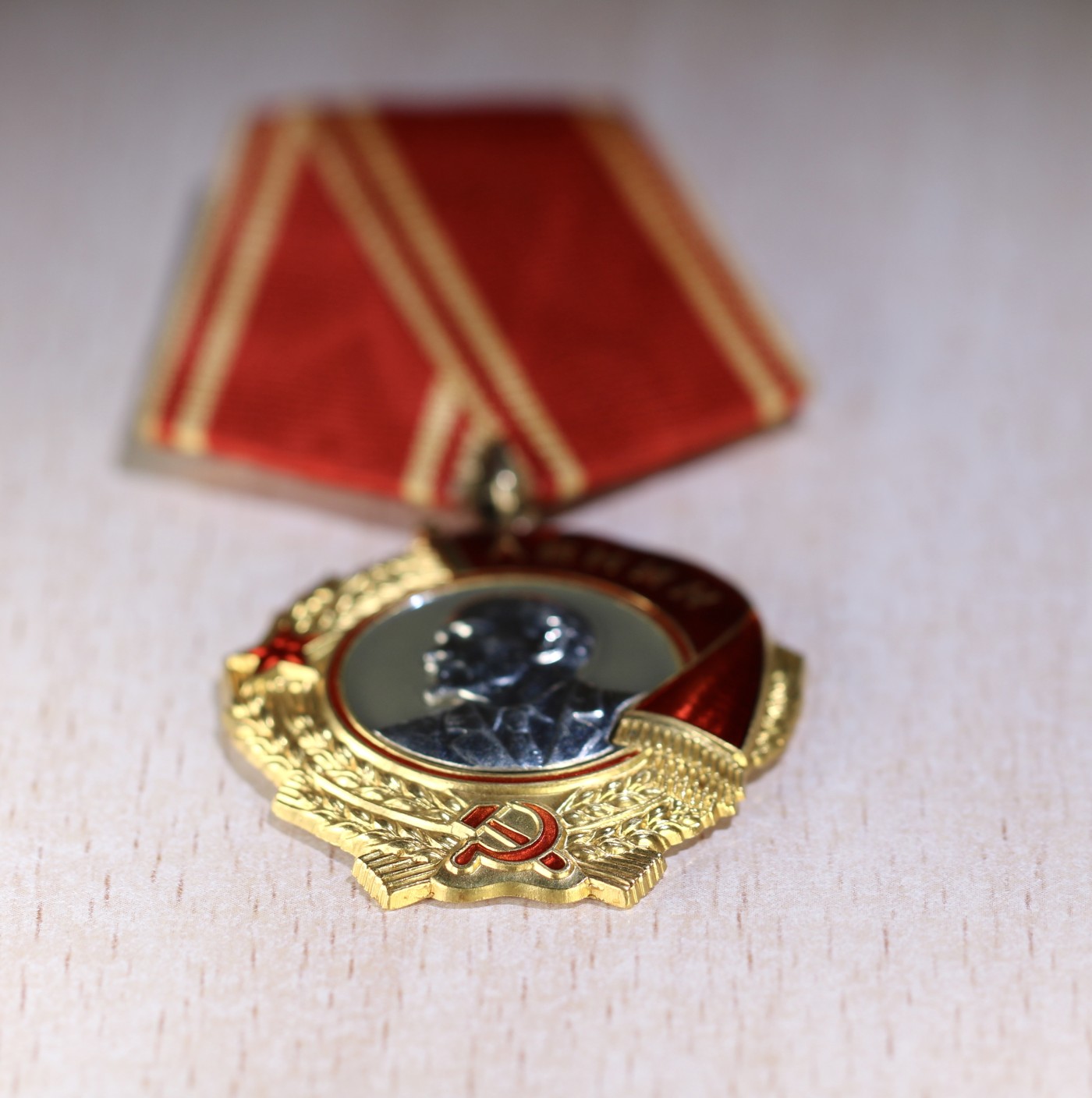 大猫徽章拍卖232期 列宁勋章 金质 全品带证