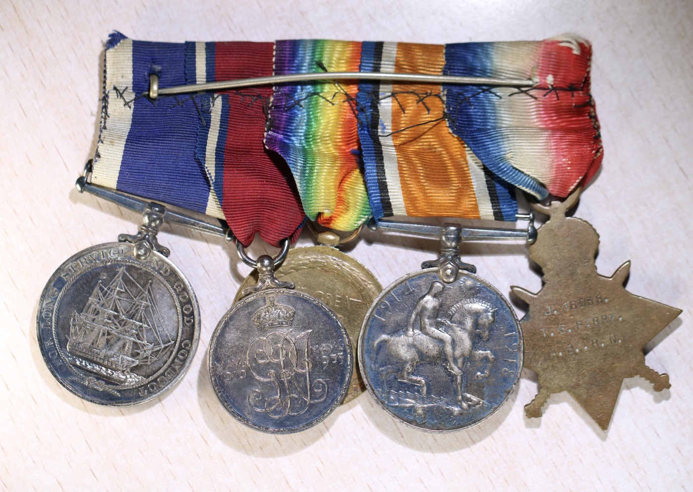 大猫徽章拍卖232期 英国一战海军联排 