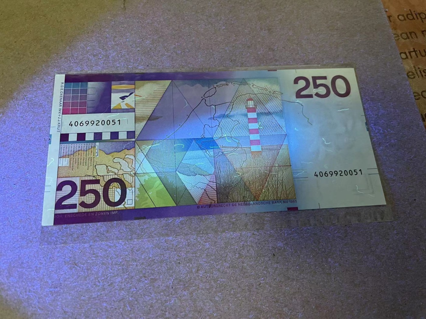 【Blue Auction】✨世界纸币精拍第370期——莫总专场XXIX 荷兰 1985年250盾  经典灯塔 UNC- （有个极小裂口、签名处轻微污渍、角有点圆）