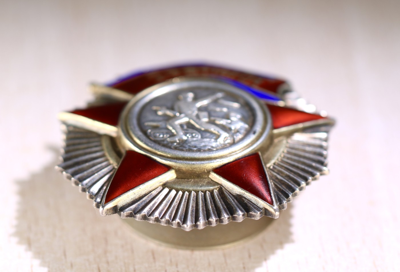 大猫徽章拍卖232期 朝鲜🇰🇵二级自由独立勋章 好品 配木盒