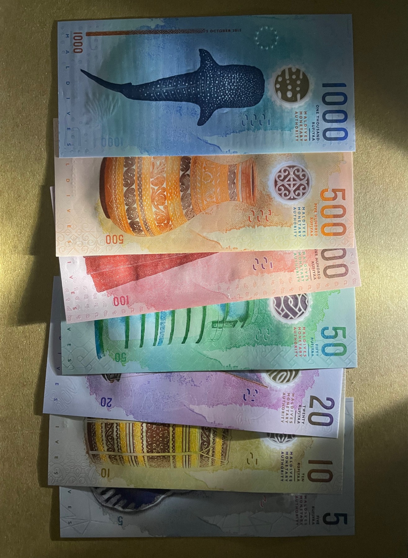 【Blue Auction】✨世界纸币精拍第370期——莫总专场XXIX 【一组7张A冠444222全同号双豹子】马尔代夫 2015年5-1000拉菲亚 全新UNC