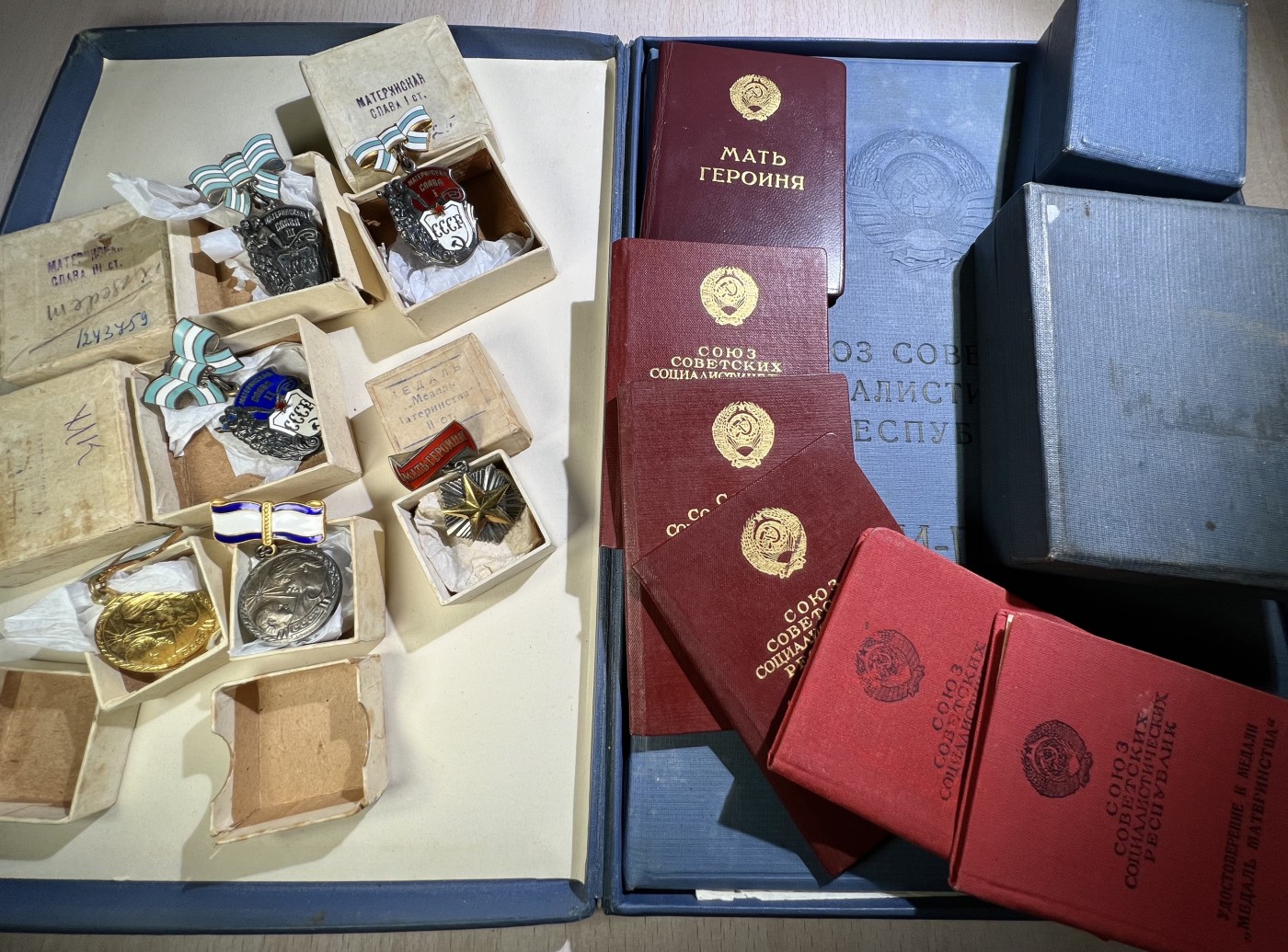 大猫徽章拍卖232期 苏联英雄母亲金星勋奖大全套 原盒原证 品相俱佳