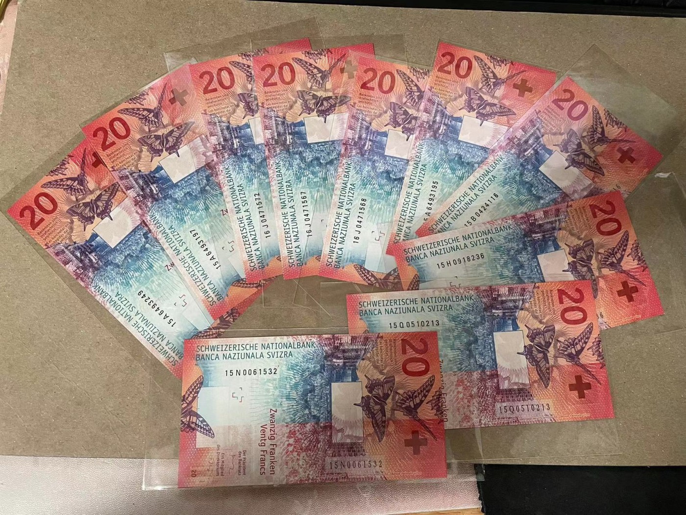 【Blue Auction】✨世界纸币精拍第370期——莫总专场XXIX 【一组10张 包含15A和无47号码】瑞士 2015-16年20法郎 全新UNC