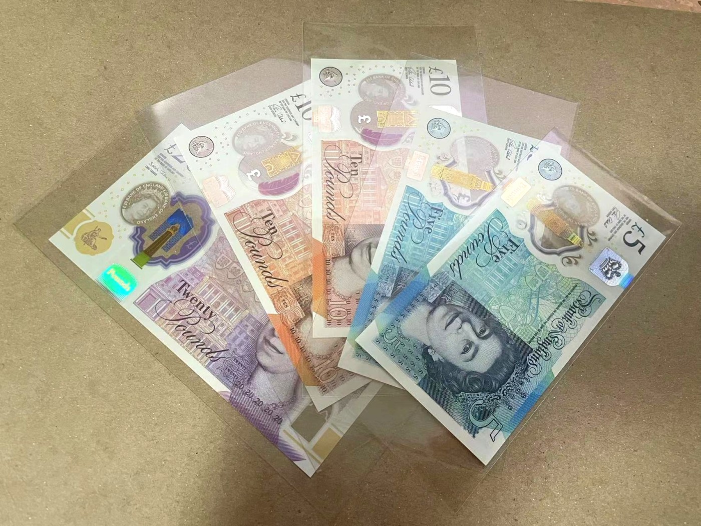 【Blue Auction】✨世界纸币精拍第370期——莫总专场XXIX 【一组5张】英国 5-10-20镑 塑料钞一组 全新UNC