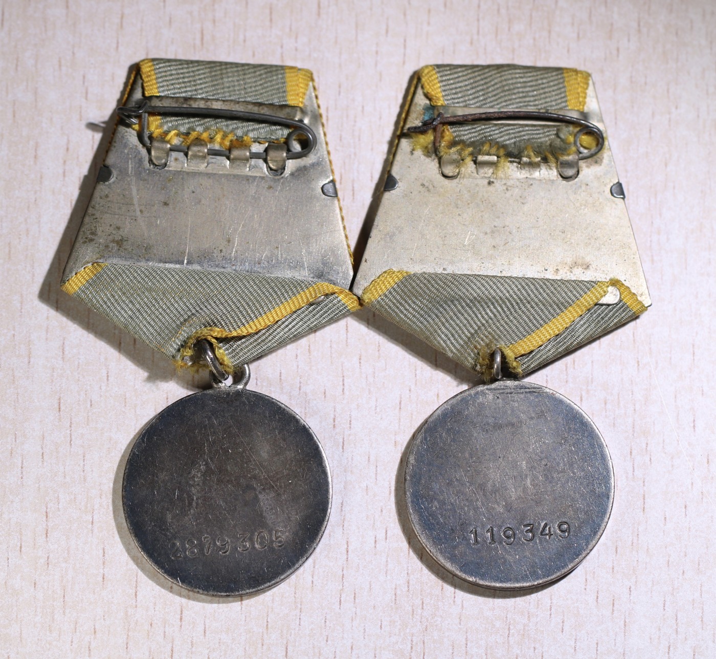 大猫徽章拍卖232期 苏联双红星红旗套 档案齐全 台阶红星有修复