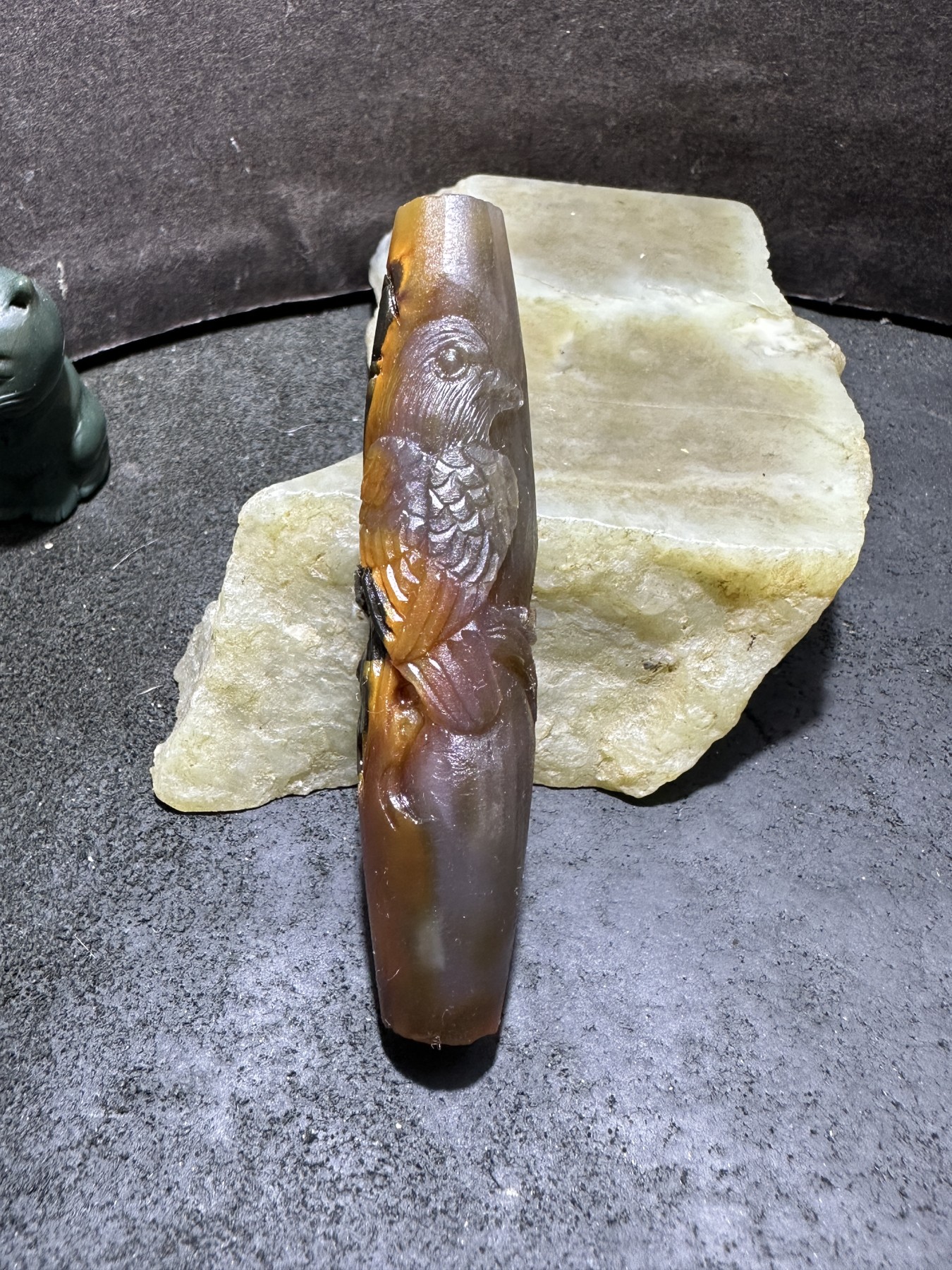 精美亚光高玉化巴西玛瑙手工俏色巧雕雄鹰吊坠（把件）一个！