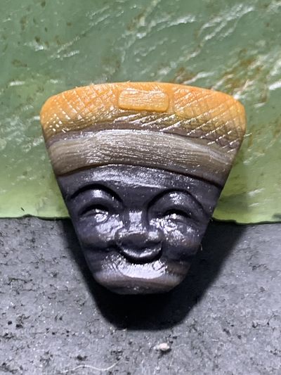 精美亚光战国红玛瑙手工俏色巧雕小财主一体佛头三通一个， - 精美亚光战国红玛瑙手工俏色巧雕小财主一体佛头三通一个，