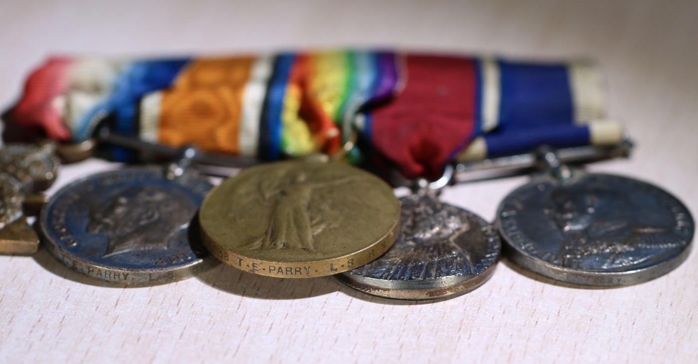 大猫徽章拍卖232期 英国一战海军联排 