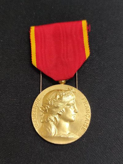 老王徽章拍卖第五期 - 法国金级工业协会奖章