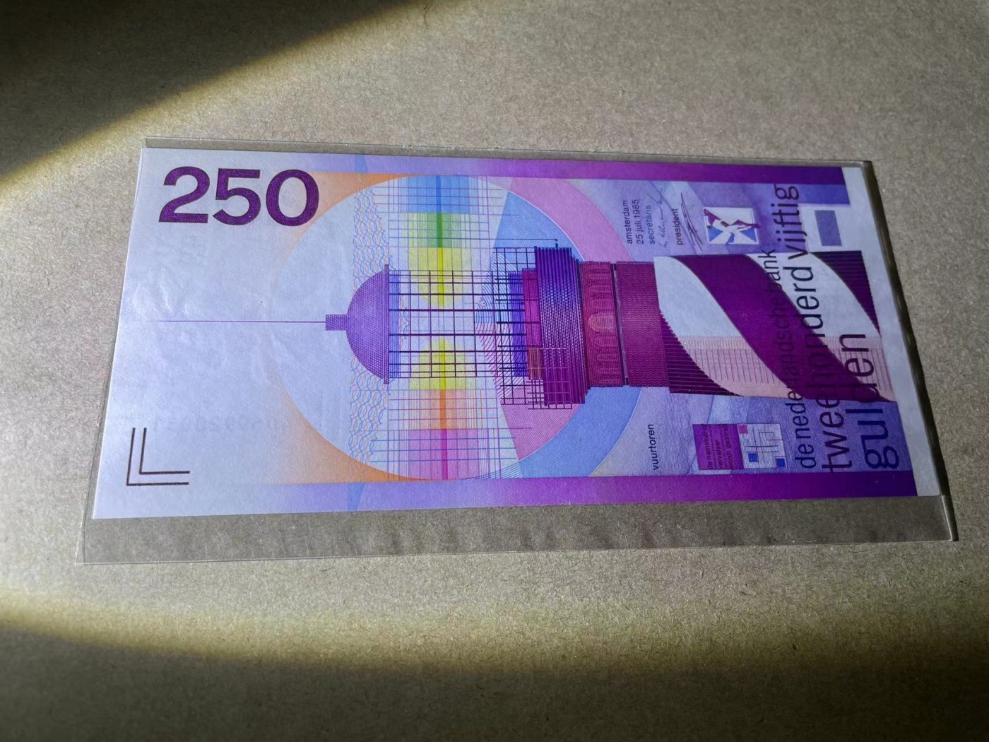 【Blue Auction】✨世界纸币精拍第370期——莫总专场XXIX 荷兰 1985年250盾  经典灯塔 UNC- （有个极小裂口、签名处轻微污渍、角有点圆）