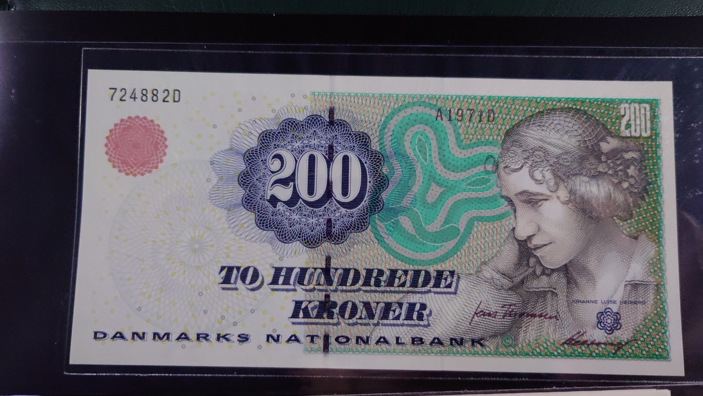 【世界钱币】精选微拍第69期暨2023年第十六期 多款纸币裸钞超低价起拍(第一场) 【一口价售出】1997年丹麦200克朗 早期年份少见 全新绝品