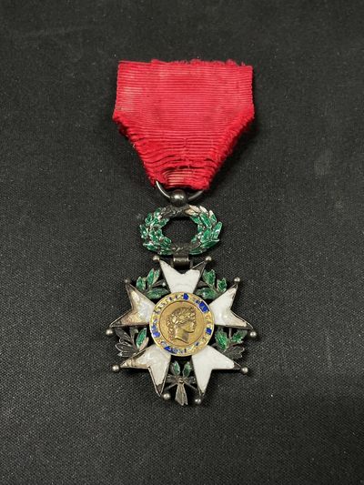 戎马世界章牌大赏第48期 - 法国荣誉军团勋章，金制章芯，银制章体，三共版，与本期荣军证书原属同一人