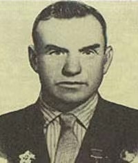 大猫徽章拍卖232期 苏联大金星获得者亚历山大·弗兰切耶维奇·皮亚塔科维奇本人的照片底片。他的T-34部队走在军团的最前面向柏林进发。在柏林他率领部队占领了二十五个街区，并抵达国会大厦，是被提名二次大金星的狠人