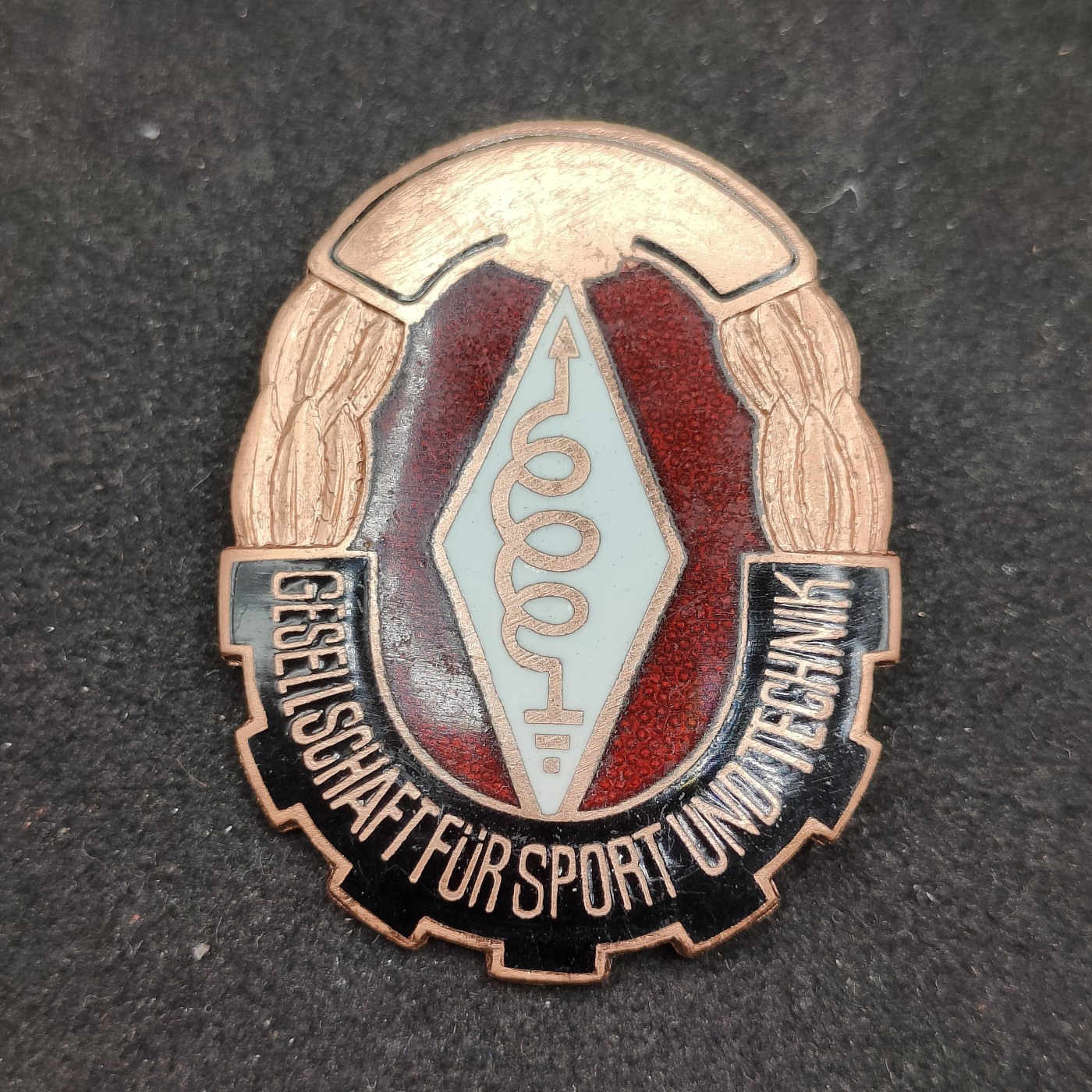 全场0元起拍 第91期 咸鱼国勋章拍卖专场 9月17日（周日）下午6：00开始 东德gst 技术证章 珐琅