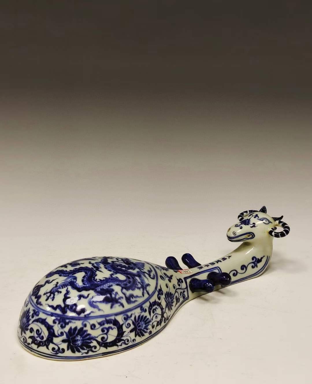 美品.款识“大明宣德年制”精工细作满工青花缠枝莲龙凤纹刻瓷羊头琴