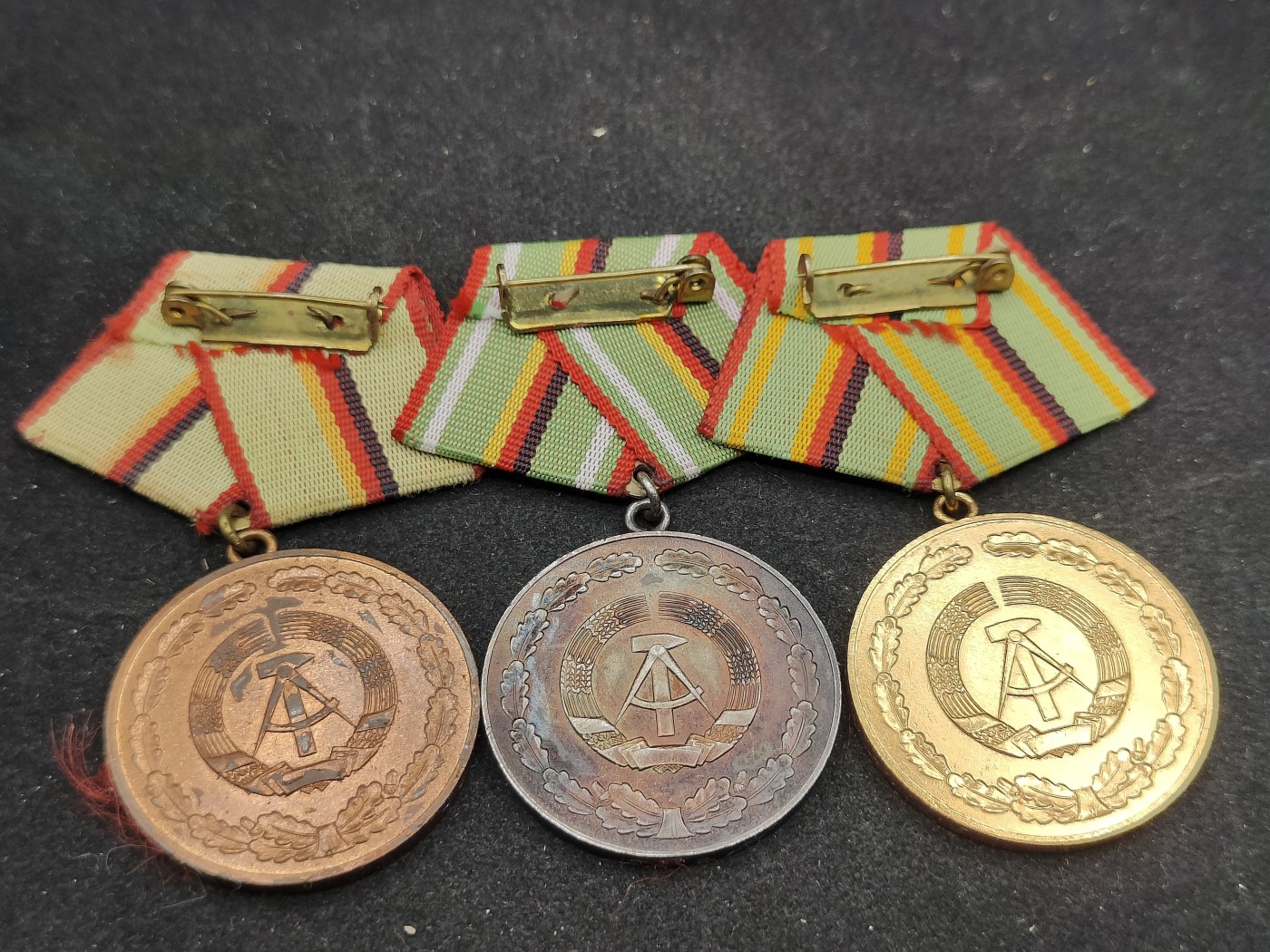 全场0元起拍 第91期 咸鱼国勋章拍卖专场 9月17日（周日）下午6：00开始 东德内务部mdi功绩奖章金银铜级一套