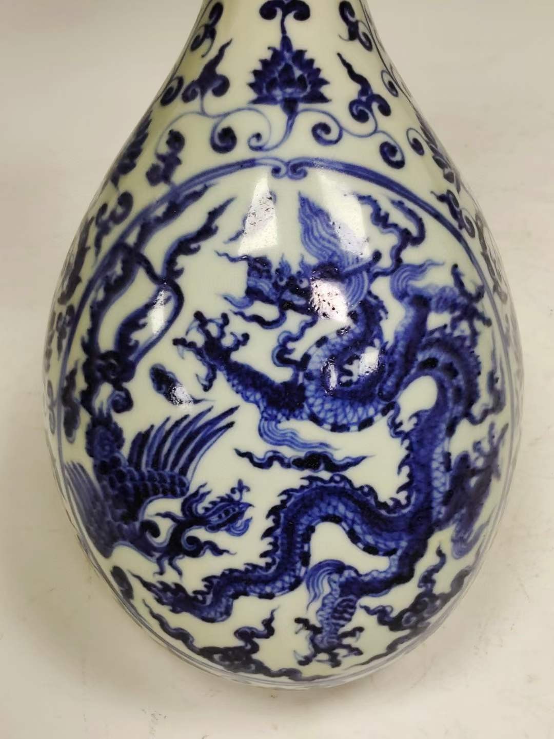 美品.款识“大明宣德年制”精工细作满工青花缠枝莲龙凤纹刻瓷羊头琴