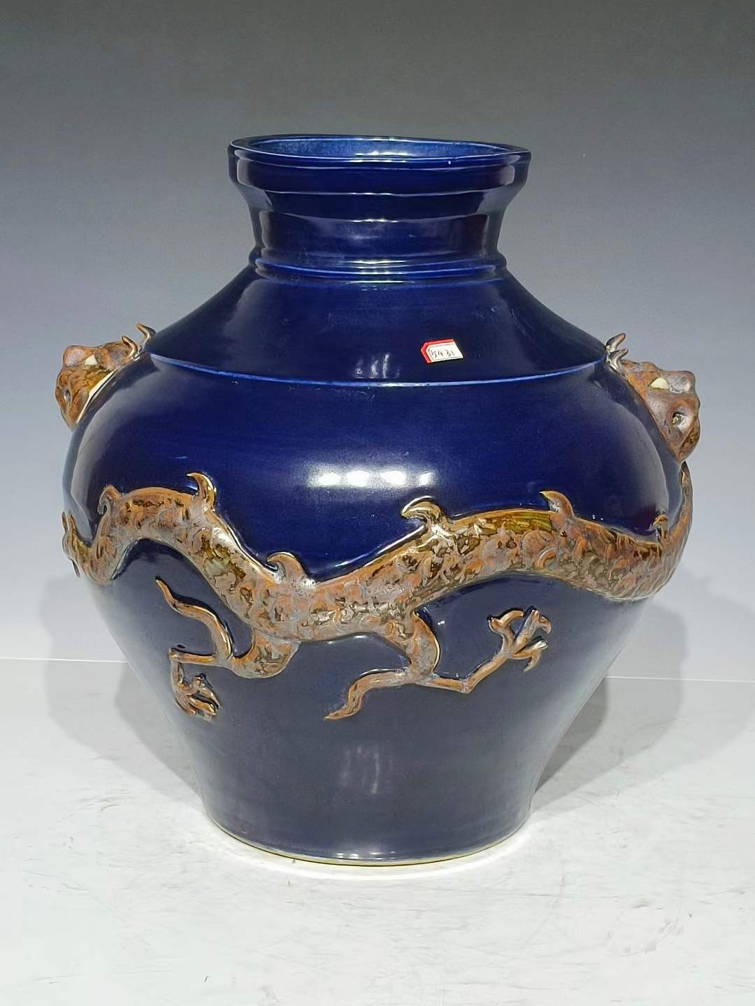 美品.精工细作满工霁蓝釉刻瓷浮雕龙纹兽首贯耳罐