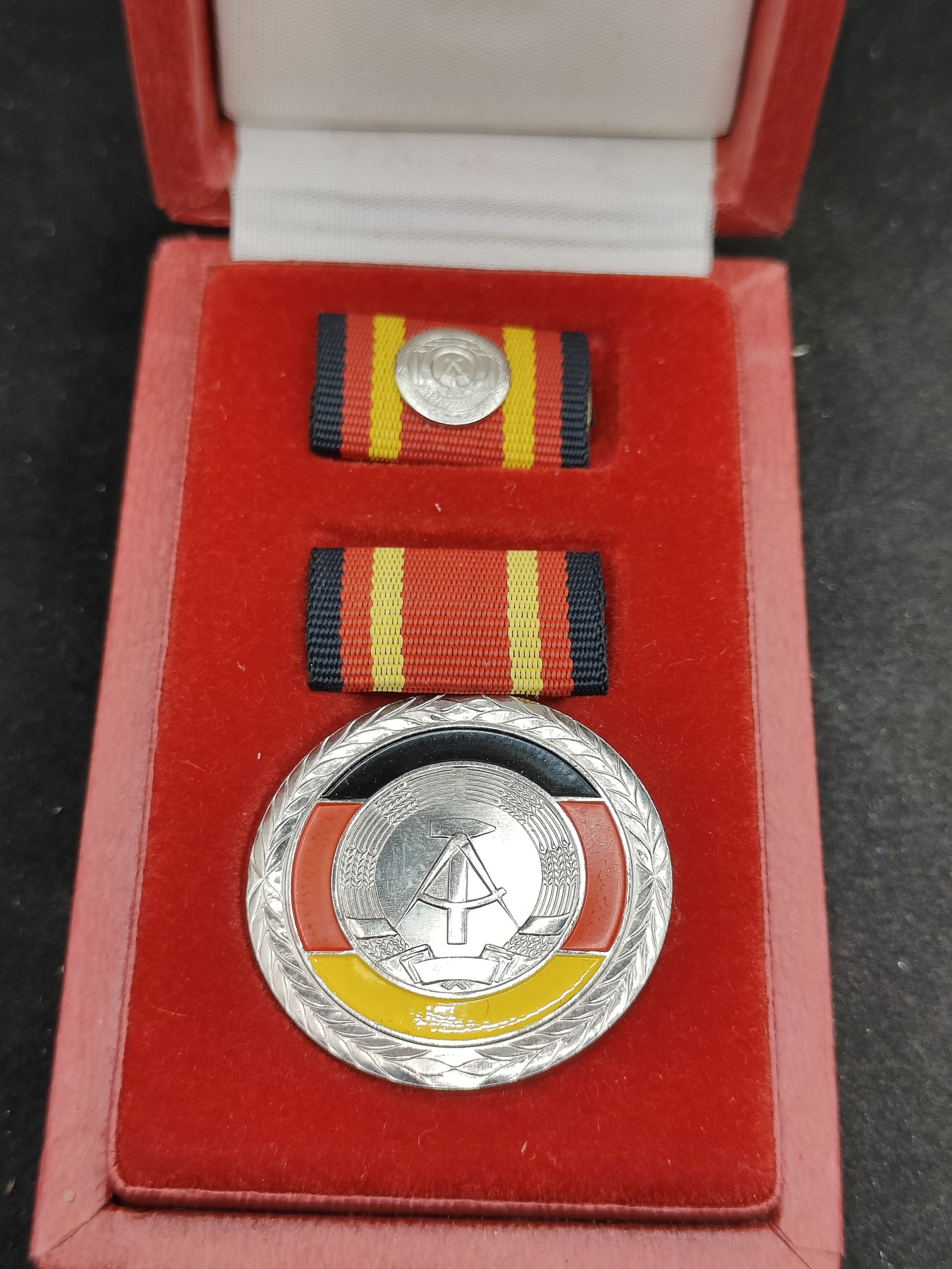 全场0元起拍 第91期 咸鱼国勋章拍卖专场 9月17日（周日）下午6：00开始 东德 德意志民主共和国功绩奖章 带实体略带盒