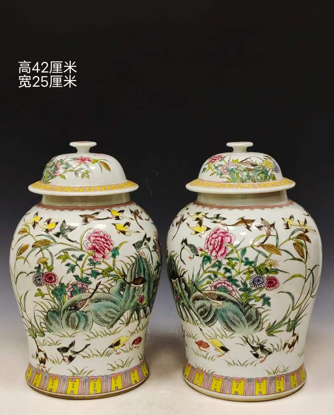 美品.款识“大清嘉庆年制”精工细作满工官窑粉彩大雁纹将军罐一对