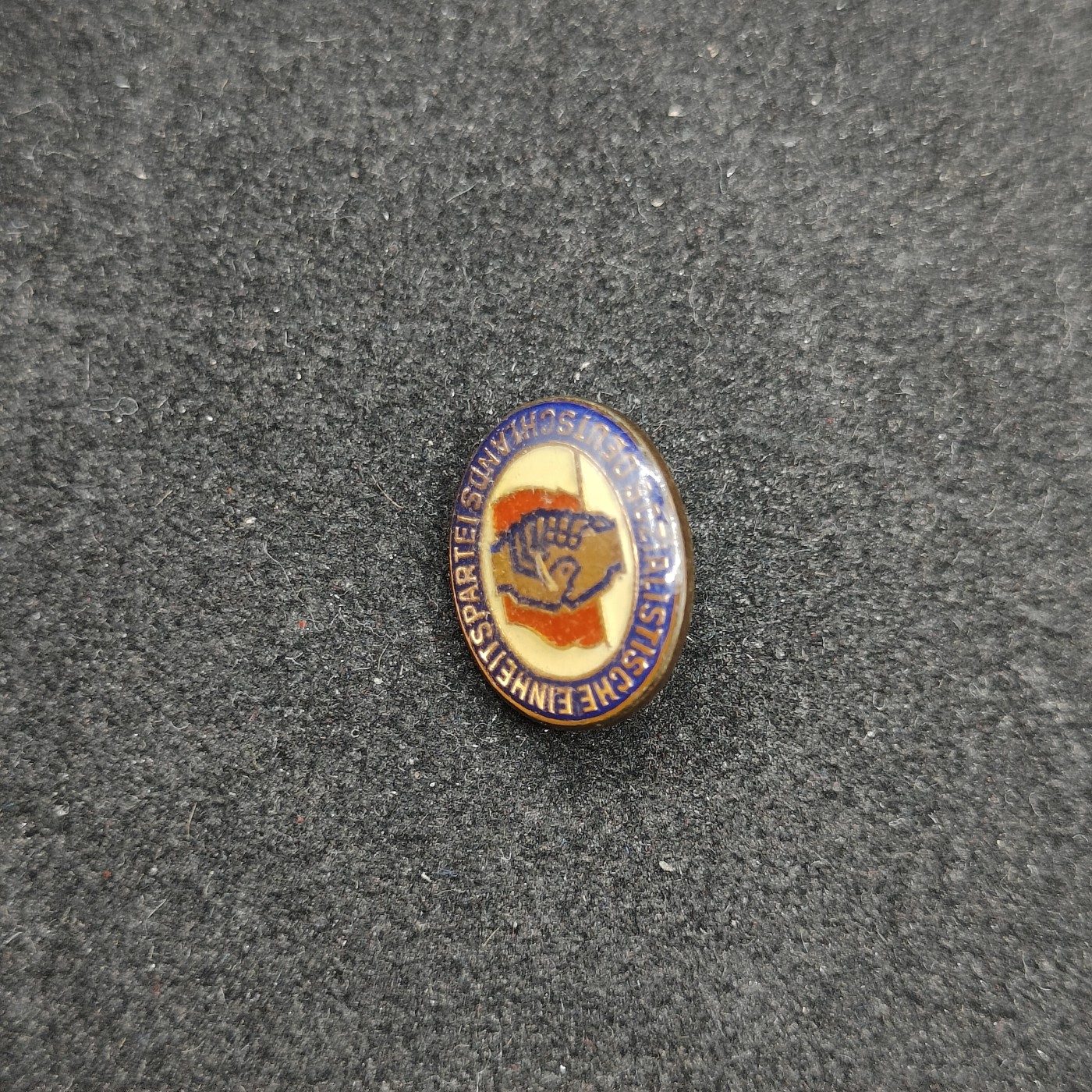 全场0元起拍 第91期 咸鱼国勋章拍卖专场 9月17日（周日）下午6：00开始 东德社会统一党党徽