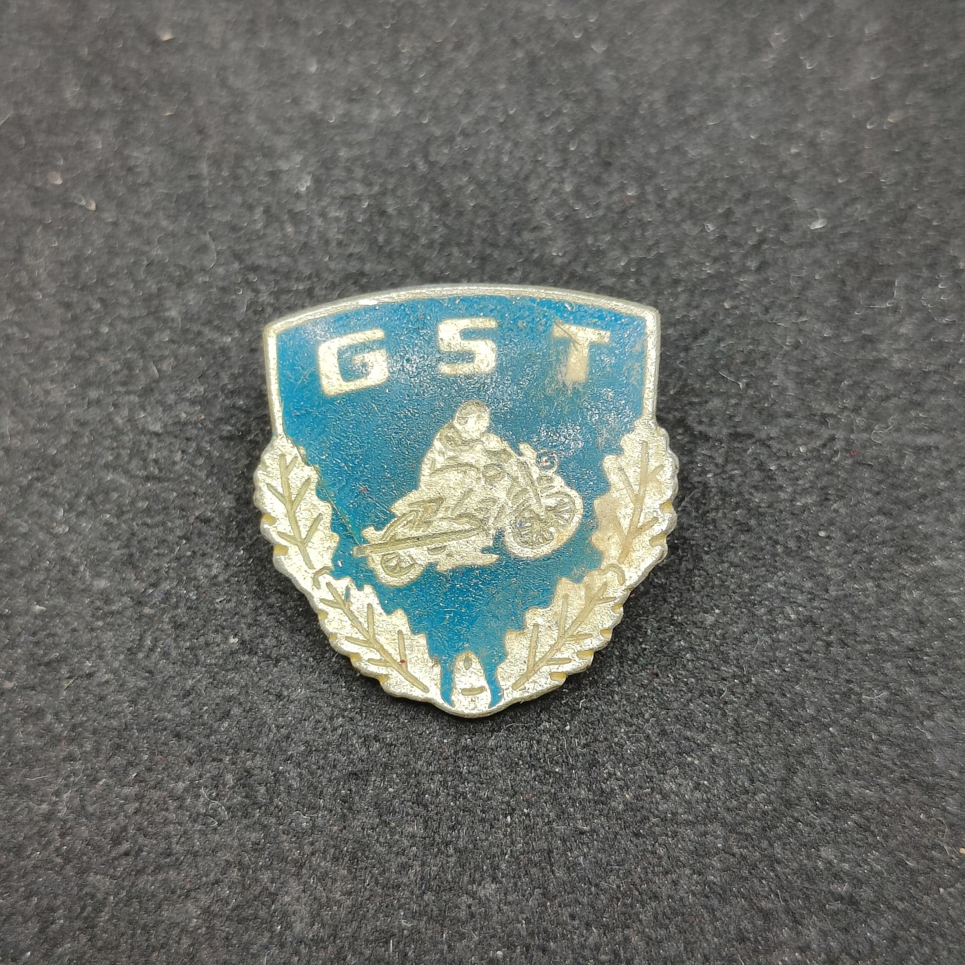 全场0元起拍 第91期 咸鱼国勋章拍卖专场 9月17日（周日）下午6：00开始 东德gst 特级摩托车驾驶技能章