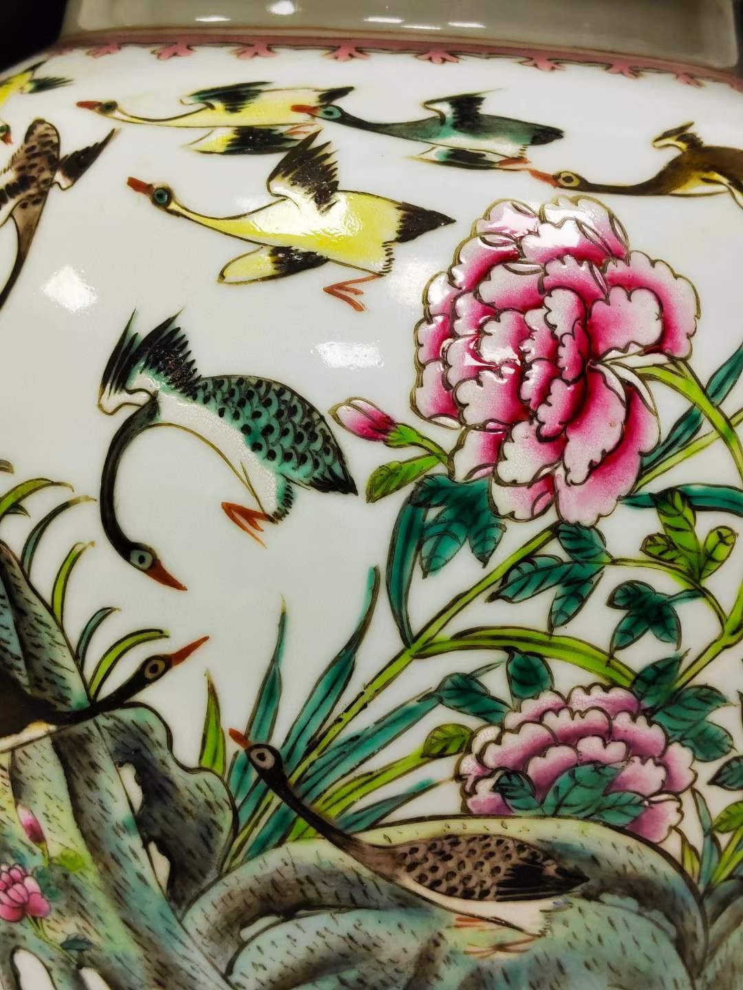 美品.款识“大清嘉庆年制”精工细作满工官窑粉彩大雁纹将军罐一对