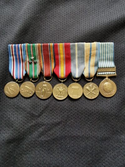 盛世勋华——号角文化勋章邮票专场拍卖第136期 - 美国空军二战韩战迷你7联排 定制礼服挂