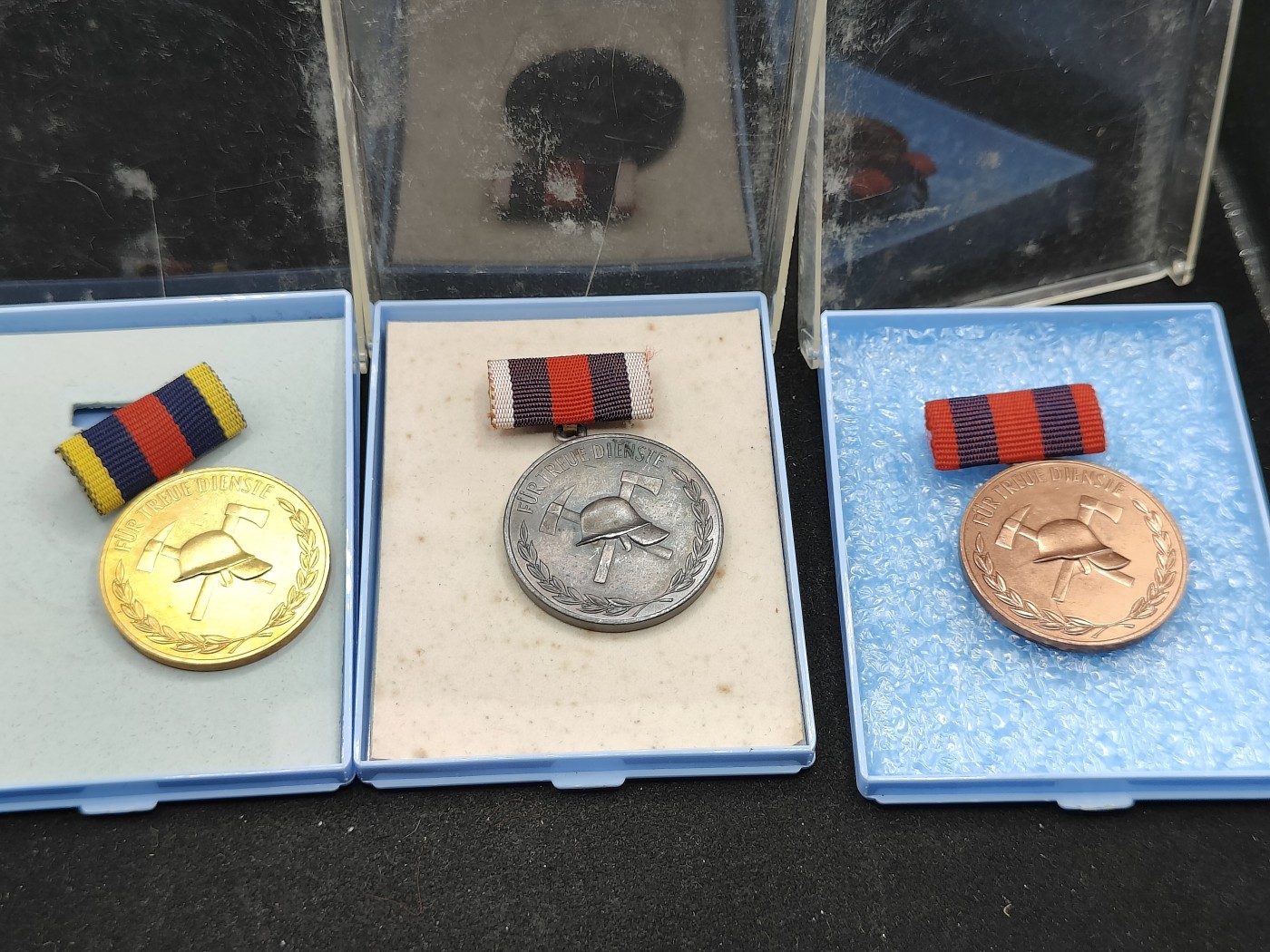 全场0元起拍 第91期 咸鱼国勋章拍卖专场 9月17日（周日）下午6：00开始 东德義務消防事業忠誠服務圆满服役奖章一套