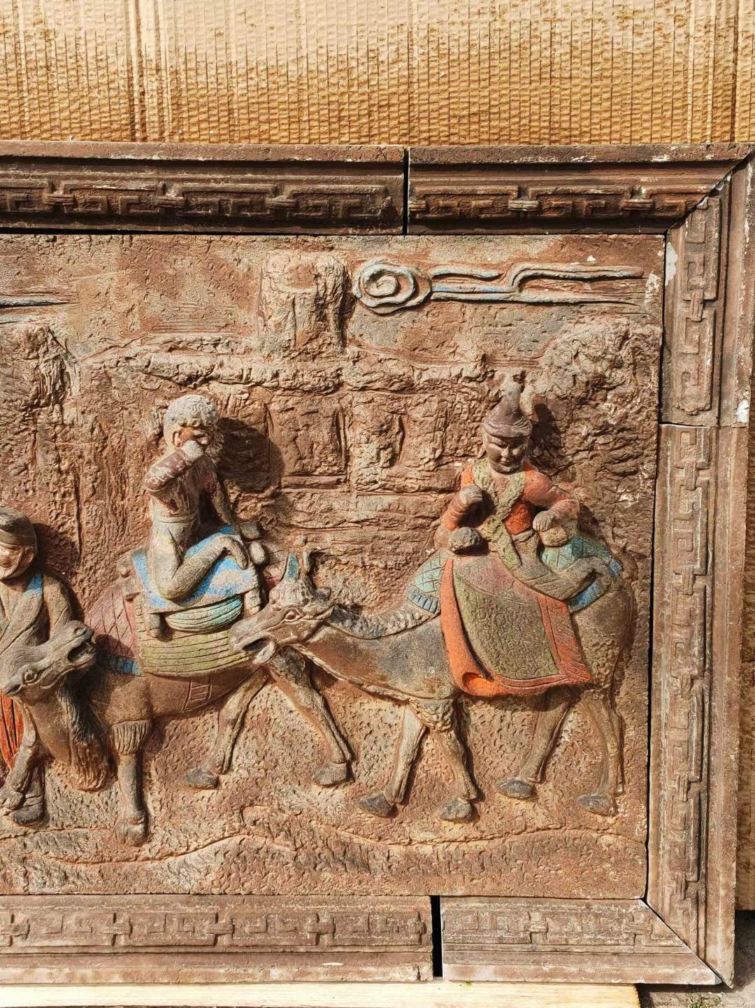 美品·精工老汉砖·层雕、浮雕·“丝绸之路”人物骆驼纹汉砖一套。立体高浮雕，颜色艳丽，手工雕塑，成色如图 美品·精工老汉砖·层雕、浮雕·“丝绸之路”人物骆驼纹汉砖一套。立体高浮雕，颜色艳丽，手工雕塑，成色如图