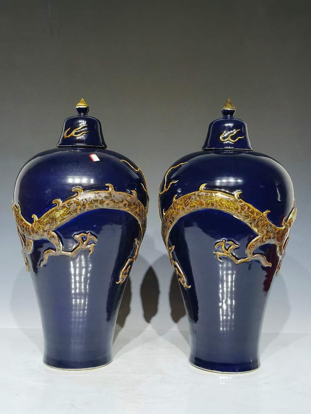 美品.精品霁蓝釉刻瓷浮雕龙纹带盖梅瓶一对