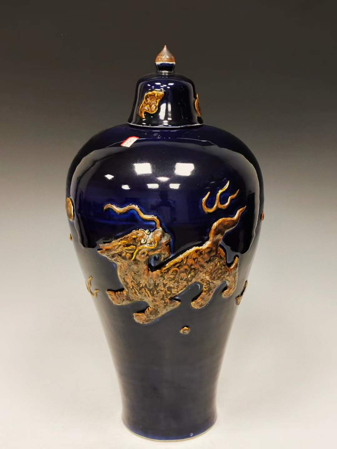 美品.精品霁蓝釉刻瓷浮雕麒麟纹带盖梅瓶一对